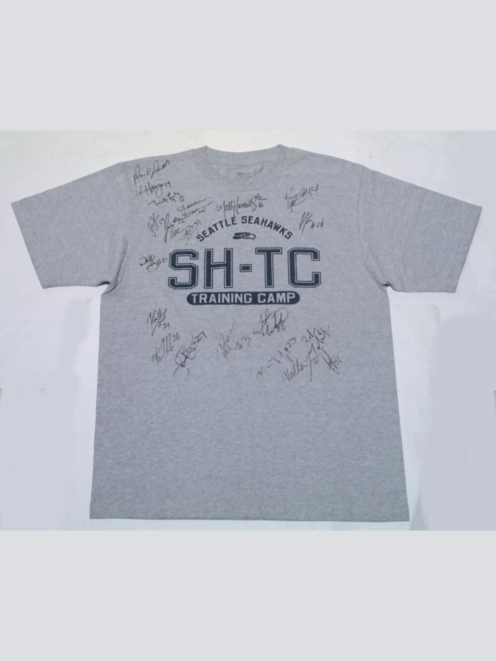 REEBOK SEATTLE SEAHAWKS TRAINING CAMP ROSTER SIGNED T-SHIRT MID 2000s